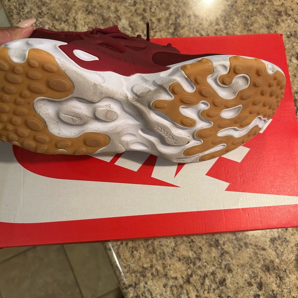 Barely worn Nike presto, in excellent condition! - Picture 3 of 4